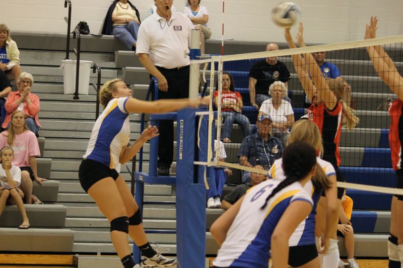 Wahoo Public Schools Warrior Volleyball Ends 2011 Season with 2111 Record